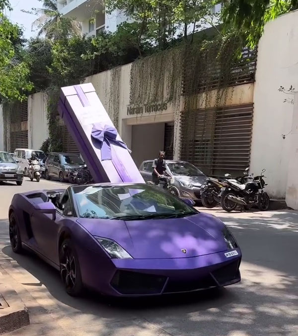 janhvi kapoor bff ananya birla gifts lamborghini