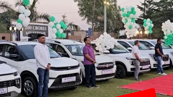 Gujarat Jeweller Gifted XUV700 Innova Hycross Brezza Premium Cars To Their Employees Gujarat Jeweller Gifted XUV700 Innova Hycross Brezza Premium Cars To Their Employees