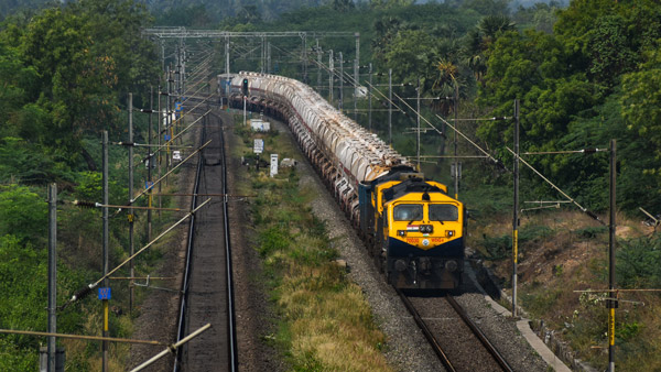 ATM Machine Installed In Mumbai Manmad Train ATM Machine Installed In Mumbai Manmad Train