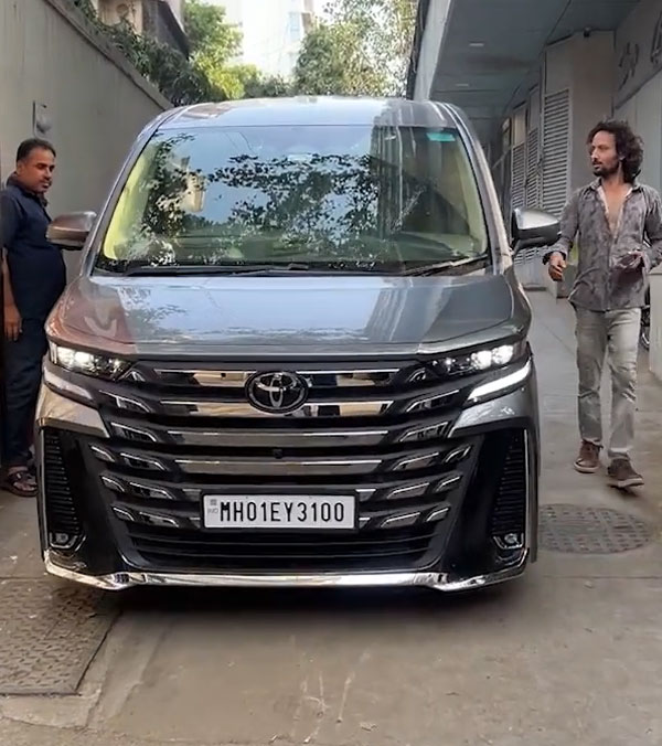 sidharth malhotra gifts kiara advani toyota vellfire
