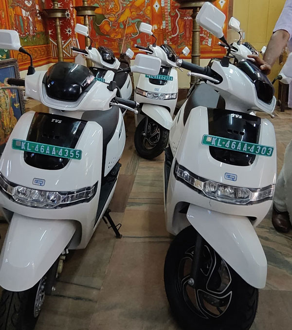 tvs donates five ev scooter to guruvayoor temple tvs donates five ev scooter to guruvayoor temple