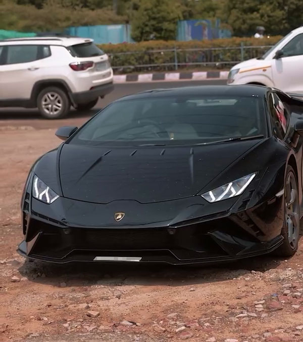 Woman Arrives In Lamborghini To Buy Aprilia RS 457 Super Bike Video Goes Viral