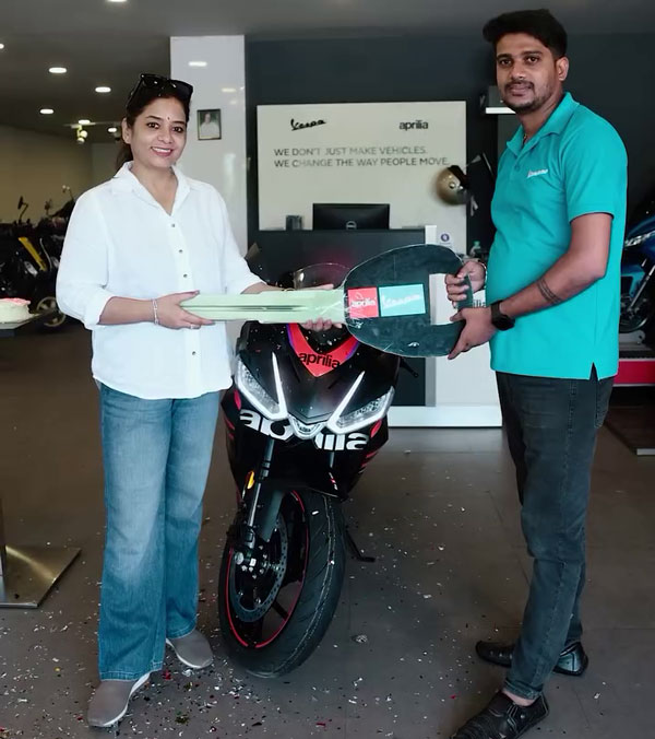 Woman Arrives In Lamborghini To Buy Aprilia RS 457 Super Bike Video Goes Viral