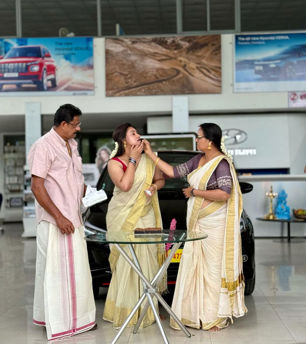 Mallu Parents Gifted Daughter A Brand New Hyundai i20 N Line Worth Rs 14 Lakhs Mallu Parents Gifted Daughter A Brand New Hyundai i20 N Line Worth Rs 14 Lakhs