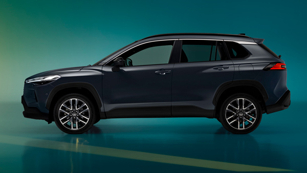 Toyota Corolla Cross Facelift Unveiled With New Style And GR Sport Variant Toyota Corolla Cross Facelift Unveiled With New Style And GR Sport Variant