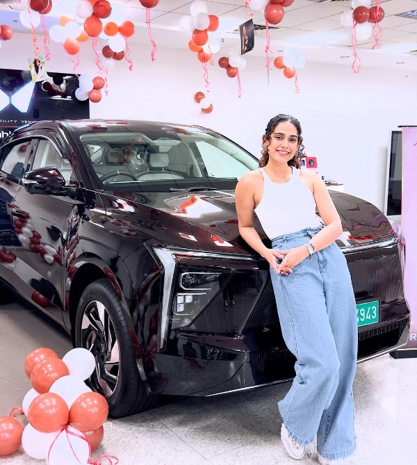 Actress Aakanksha Singh Buys Mahindra XEV 9e Electric SUV