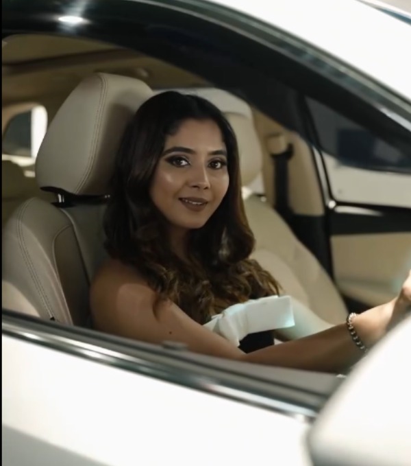 Kannada Actress Aishwarya Shindogi Bought New MG Hector SUV Kannada Actress Aishwarya Shindogi Bought New MG Hector SUV