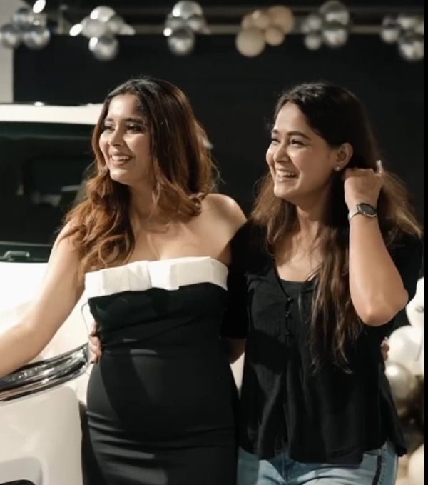 Kannada Actress Aishwarya Shindogi Bought New MG Hector SUV Kannada Actress Aishwarya Shindogi Bought New MG Hector SUV