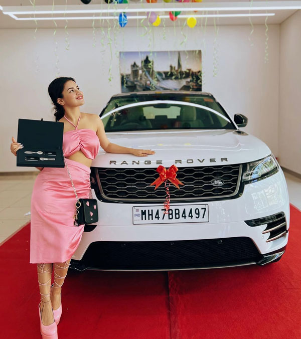 avneet kaur car collection