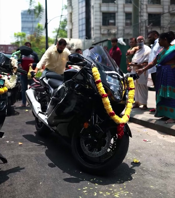 bengaluru woman suzuki hayabusa indian rituals bengaluru woman suzuki hayabusa indian rituals
