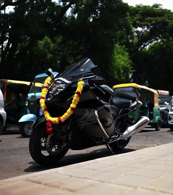 bengaluru woman suzuki hayabusa indian rituals bengaluru woman suzuki hayabusa indian rituals
