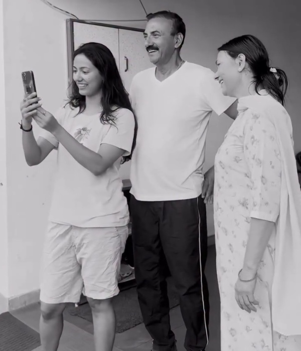 disha patani parents crysta gift