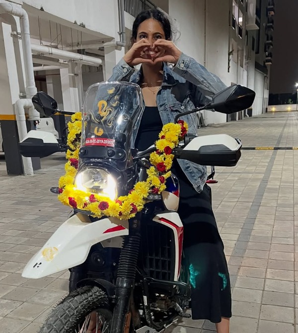 hero-xpulse-210-first-woman-buyer hero-xpulse-210-first-woman-buyer