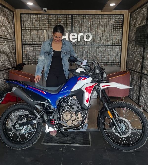 hero-xpulse-210-first-woman-buyer hero-xpulse-210-first-woman-buyer