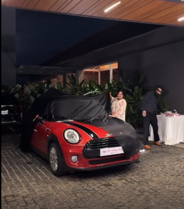 husband-gifted-wife-a-mini-cooper