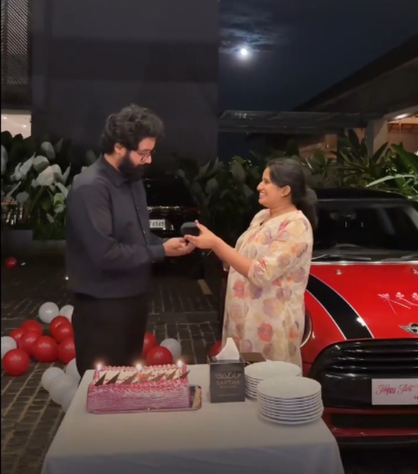 husband-gifted-wife-a-mini-cooper