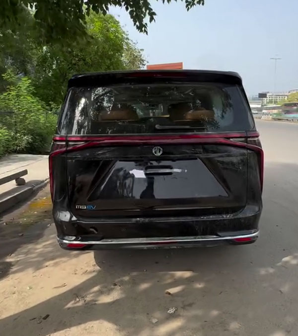 mg m9 spotted in dealership