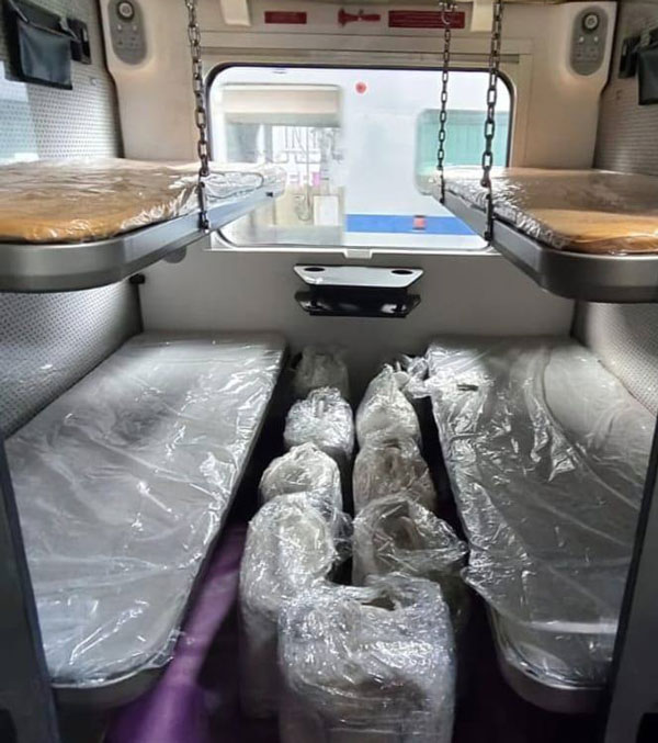 middle berth collapses passenger suffers head injury