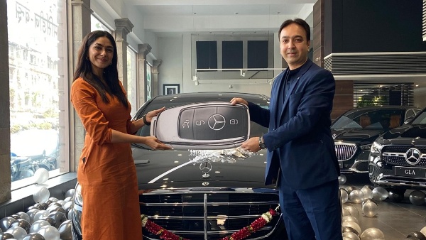 mrunal thakur mercedes s-class