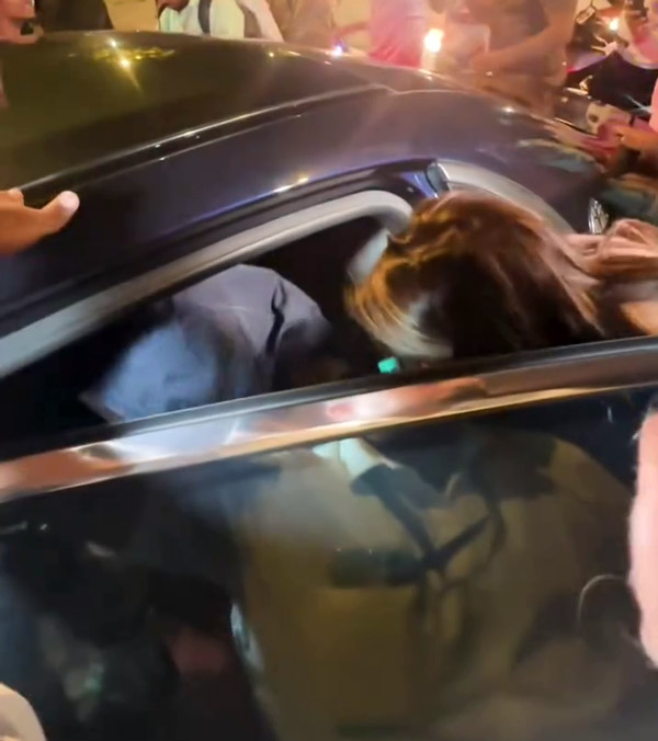 shah rukh khan spotted in s-class