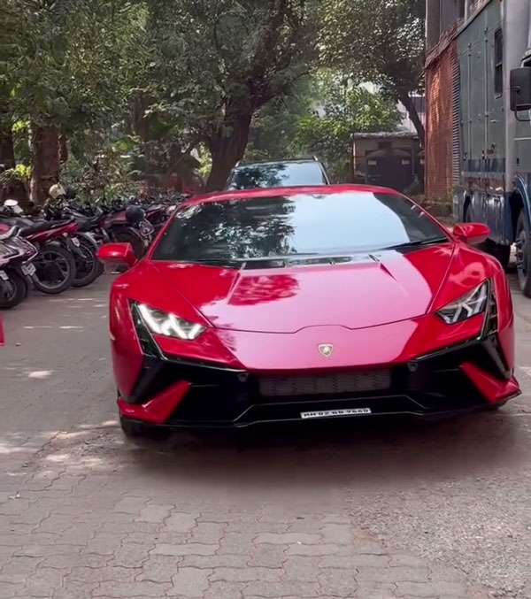 Bollywood Actress Shraddha Kapoor Spotted In Lamborghini Huracan Supercar