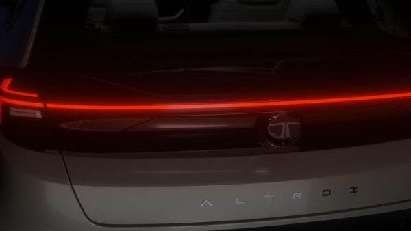 tata altroz connected led tail light