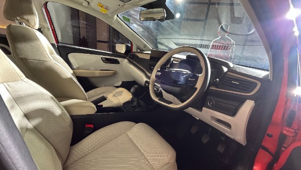 tata altroz onroad price and emi breakup