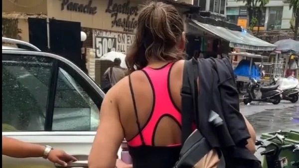 isha koppikar spotted in mercedes gle isha koppikar spotted in mercedes gle