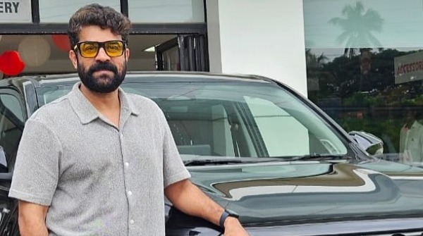 actor and producer Vijay babu buys innova hycross