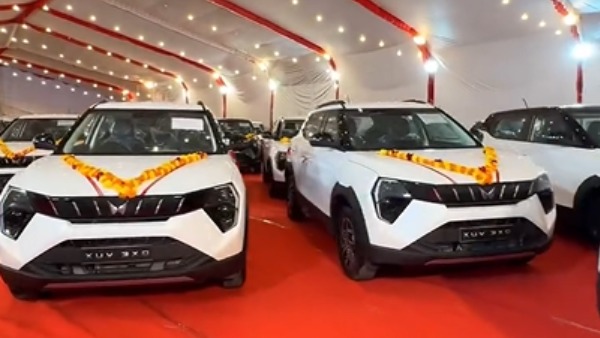 grand delivery of 51 Mahindra xuv 3xo revx