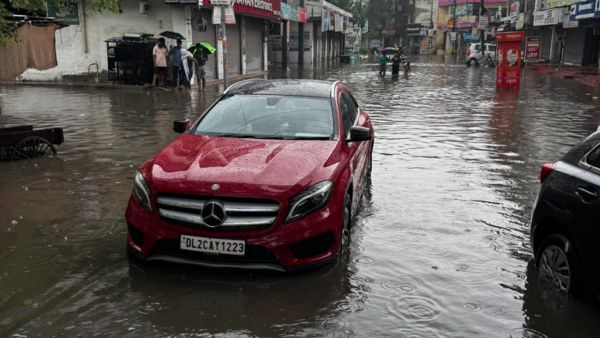 ghaziabad waterlogged road mercedes break down