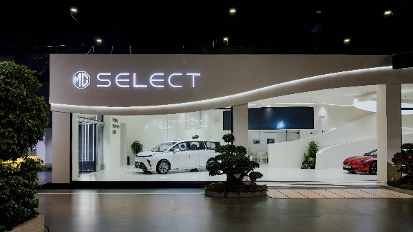 mg opened first select showroom in Maharashtra