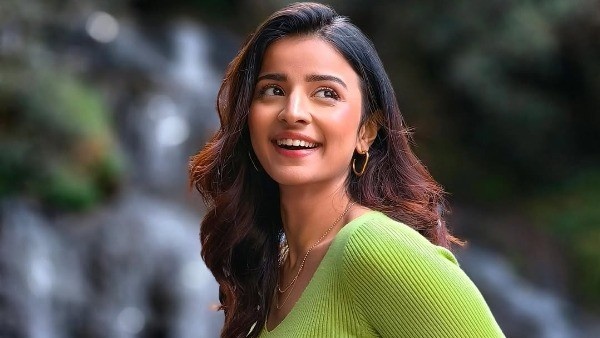 mahima makwana spotted in jeep compass mahima makwana spotted in jeep compass