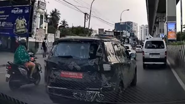 renault triber facelift spied