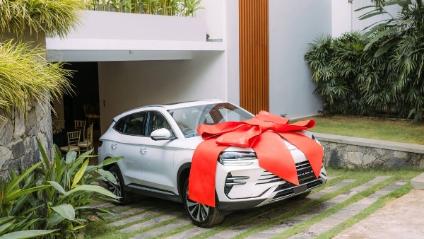 Former Cricketer Sanath Jayasuriya Bought New BYD Sealion 6 Plug-in Hybrid SUV Former Cricketer Sanath Jayasuriya Bought New BYD Sealion 6 Plug-in Hybrid SUV