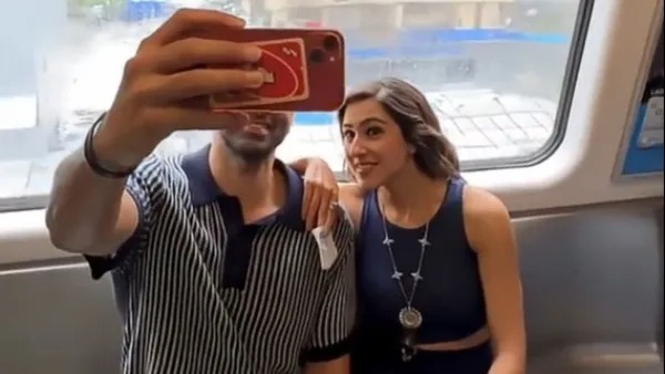sara ali khan aditya roy kapur metro ride