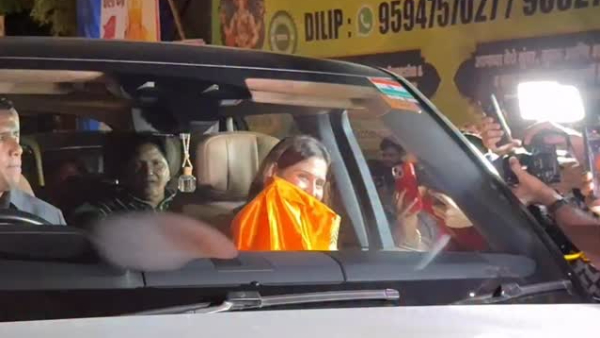 arti singh spotted in range rover