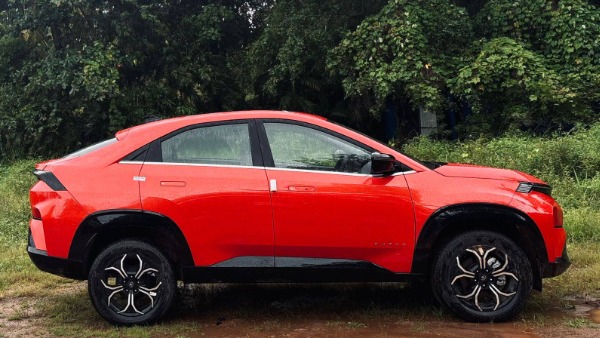 Malayalam Singer KG Markose Son Bought New Tata Curvv Coupe SUV Malayalam Singer KG Markose Son Bought New Tata Curvv Coupe SUV