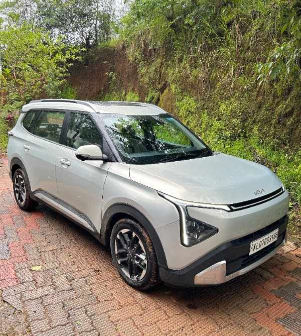 Kia Carens Clavis and Clavis EV Received More Than 21 000 Bookings