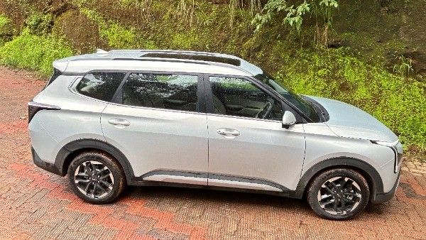 Kia Carens Clavis and Clavis EV Received More Than 21 000 Bookings