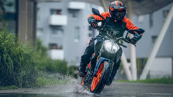 Bajaj pulsar ns 160 vs ktm duke 160