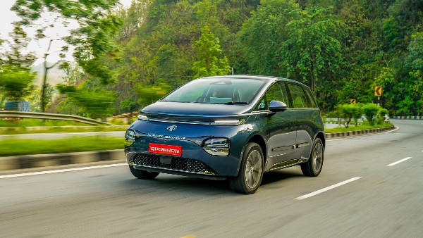 mg windsor ev running shot