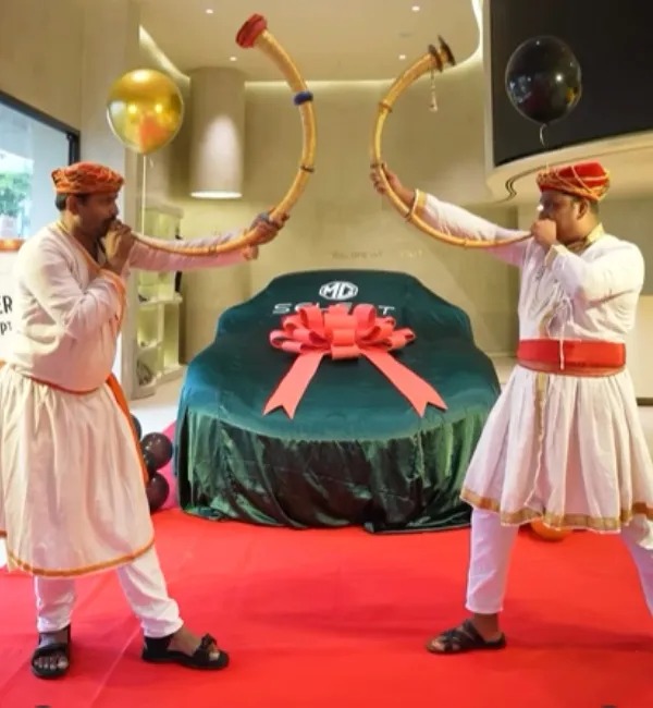 avdhoot gupte buys mg cyberster