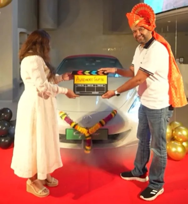 avdhoot gupte buys mg cyberster