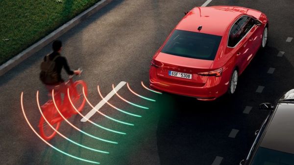 skoda octavia rs safety assistant