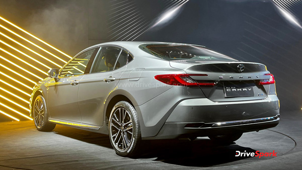 Toyota Camry Hybrid Sedan Recalled In India Due To 360 Degree Camera Issue Toyota Camry Hybrid Sedan Recalled In India Due To 360 Degree Camera Issue