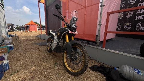 royal enfield him-e showcased