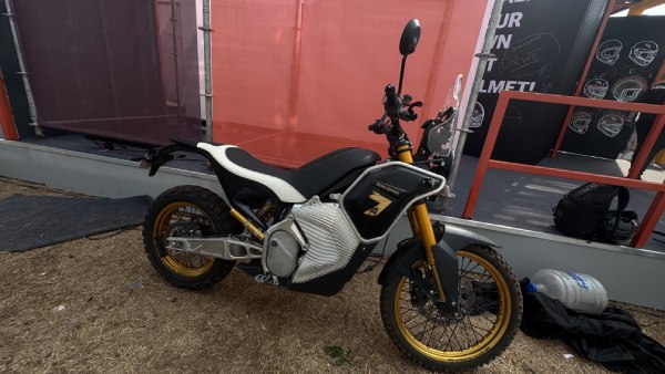 royal enfield him-e showcased