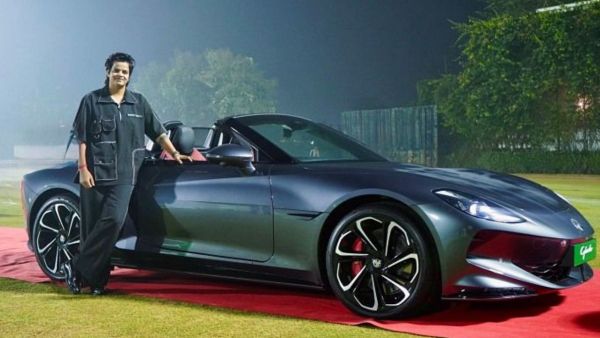 shafali verma buys mg cyberster