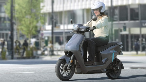 Yamaha Jog E Electric Scooter Introduced With 53 Kms Range